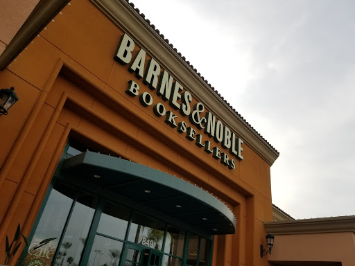 Book Store «Barnes & Noble», reviews and photos, 7849 N Blackstone Ave, Fresno, CA 93720, USA