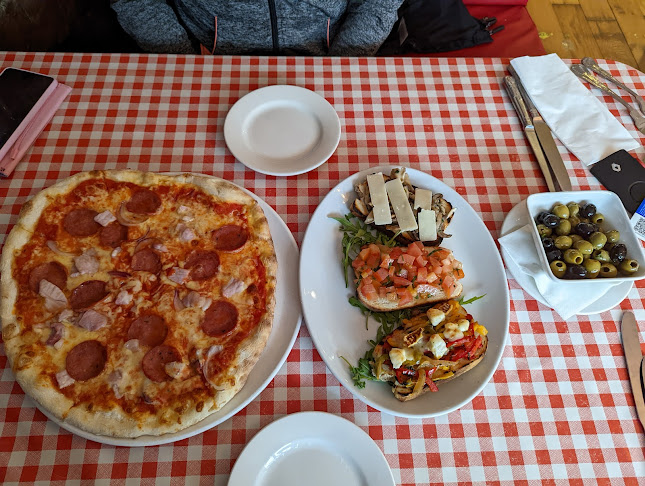 Reviews of Uno's Trattoria Pizzeria in Hull - Pizza