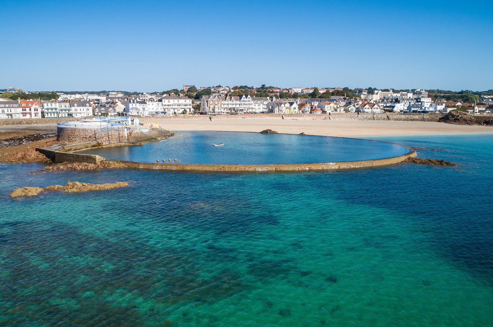 Zdjęcie Havre Des Pas Bathing Pool z przestronna plaża