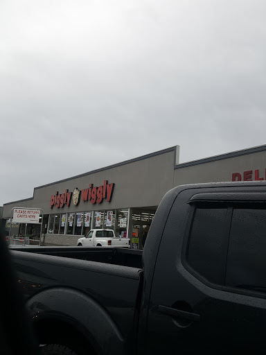 Grocery Store «Piggly Wiggly», reviews and photos, 1101 Scottsville Rd, Lafayette, TN 37083, USA