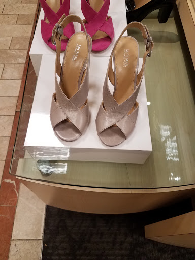 Department Store «Lord & Taylor», reviews and photos, 5065 Main St, Trumbull, CT 06611, USA