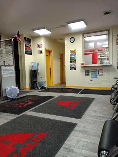 Auto Body Shop «Bee Zee Body Shop», reviews and photos, 3205 Howard St, Skokie, IL 60076, USA