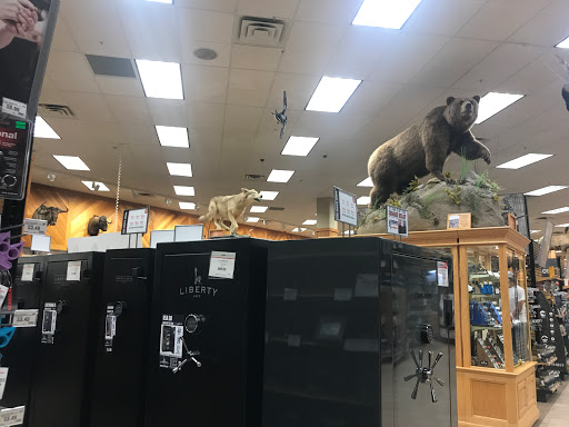 Sporting Goods Store «SCHEELS», reviews and photos, 2800 S Columbia Rd, Grand Forks, ND 58201, USA