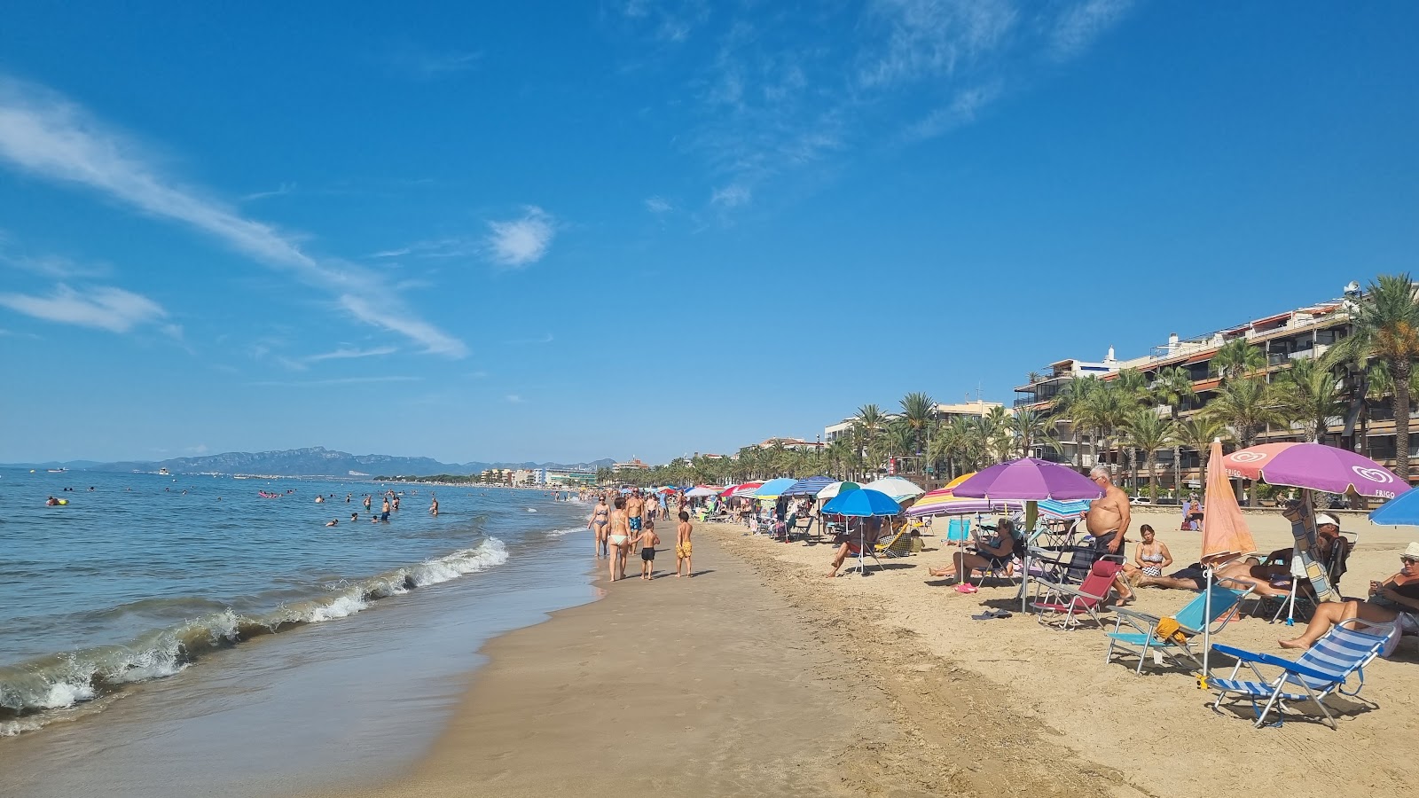 Foto av Cambrils stranden med beige sand yta