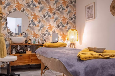 Salon de massage,institut de beauté "Espace Sadhana" et école de formation "Les Mains de Sadhana" près de Manosque à Volx