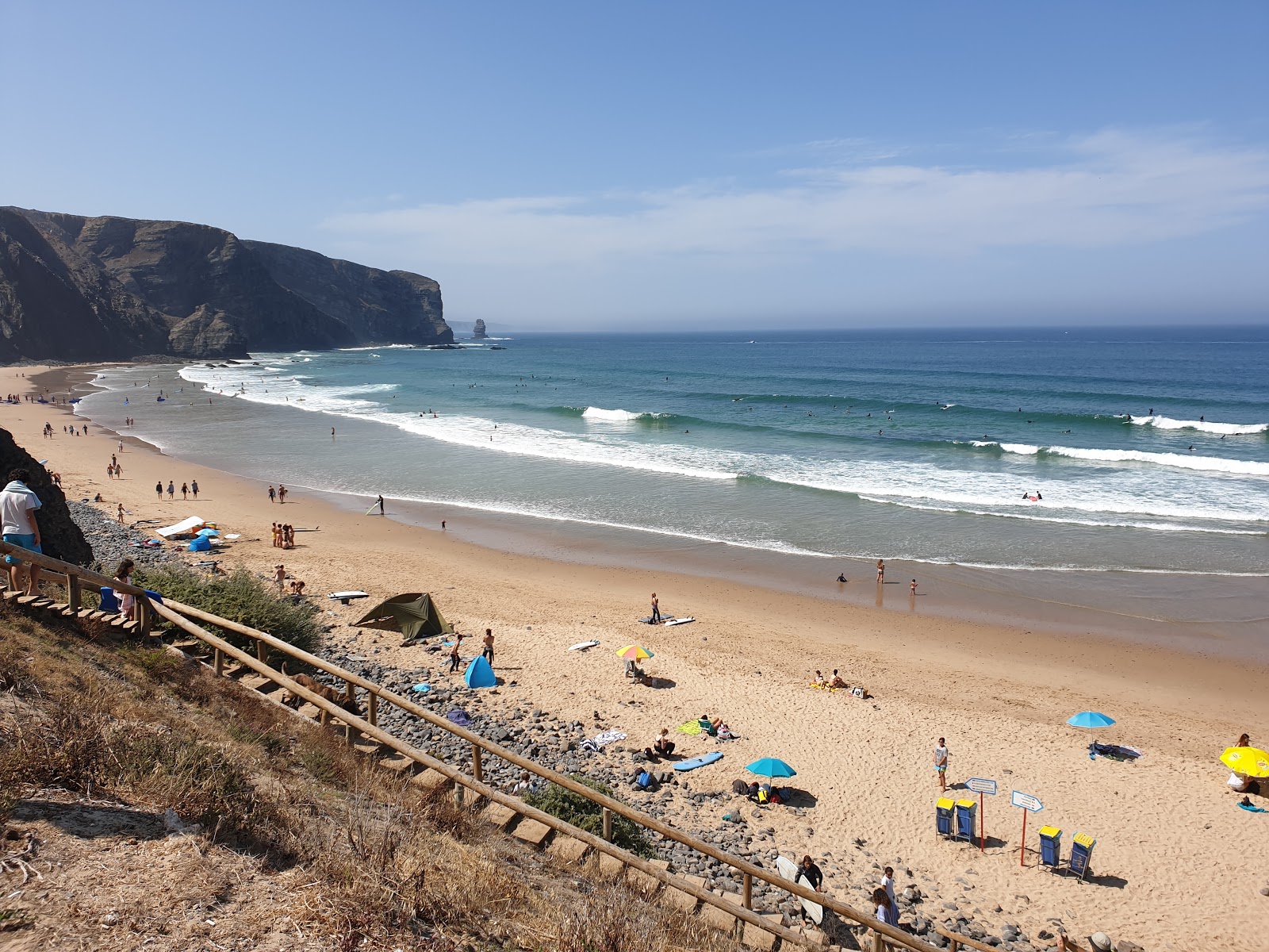 Praia da Arrifana'in fotoğrafı parlak ince kum yüzey ile