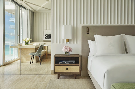 Luxury Hotel «Four Seasons Hotel at The Surf Club, Surfside, Florida», reviews and photos, 9101 Collins Ave, Surfside, FL 33154, USA