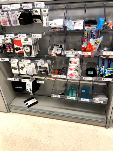 Office Supply Store «Staples», reviews and photos, 547 River Rd, Edgewater, NJ 07020, USA