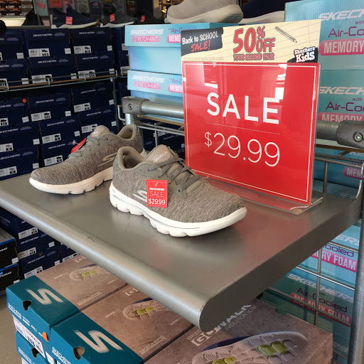 Shoe Store «SKECHERS Factory Outlet», reviews and photos, 931 E Commercial Blvd, Oakland Park, FL 33334, USA