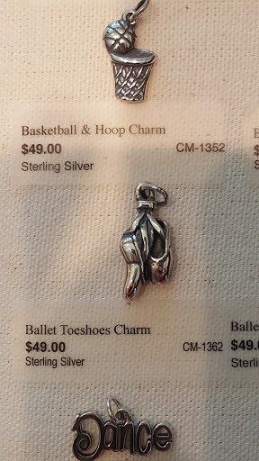 Jewelry Store «James Avery Jewelry», reviews and photos, 5535 W Loop 1604 N #111, San Antonio, TX 78253, USA