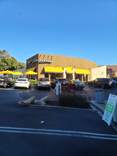 Shopping Mall «Beach Walk Shopping Center», reviews and photos, 437 Hwy 101, Solana Beach, CA 92075, USA