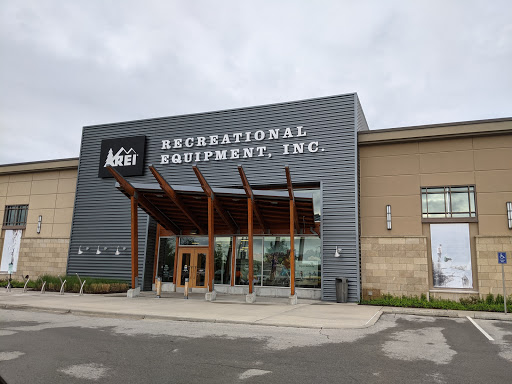 REI, 6281 W 135th St, Overland Park, KS 66223, USA, 
