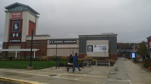 Sportswear Store «Columbia Outlet Store», reviews and photos, 400 South Wilson Road #480, Sunbury, OH 43074, USA