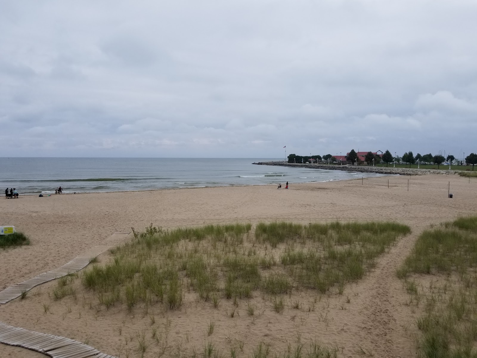 North Side Municipal Beach的照片 带有明亮的沙子表面
