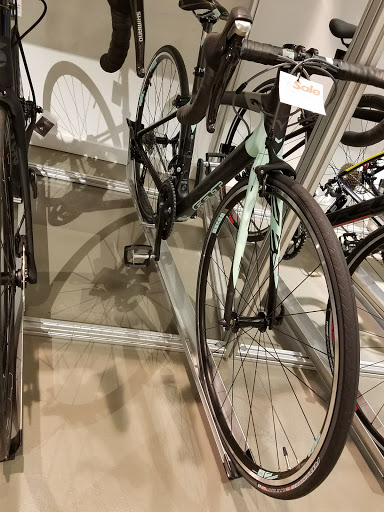 Bicycle Store «roll: Bike Shop on Polaris - Columbus», reviews and photos, 2017 Polaris Pkwy, Columbus, OH 43240, USA