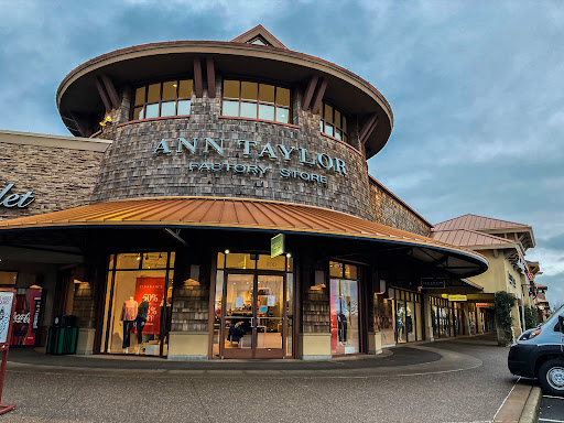 Shopping Mall «Woodburn Premium Outlets», reviews and photos, 1001 N Arney Rd, Woodburn, OR 97071, USA