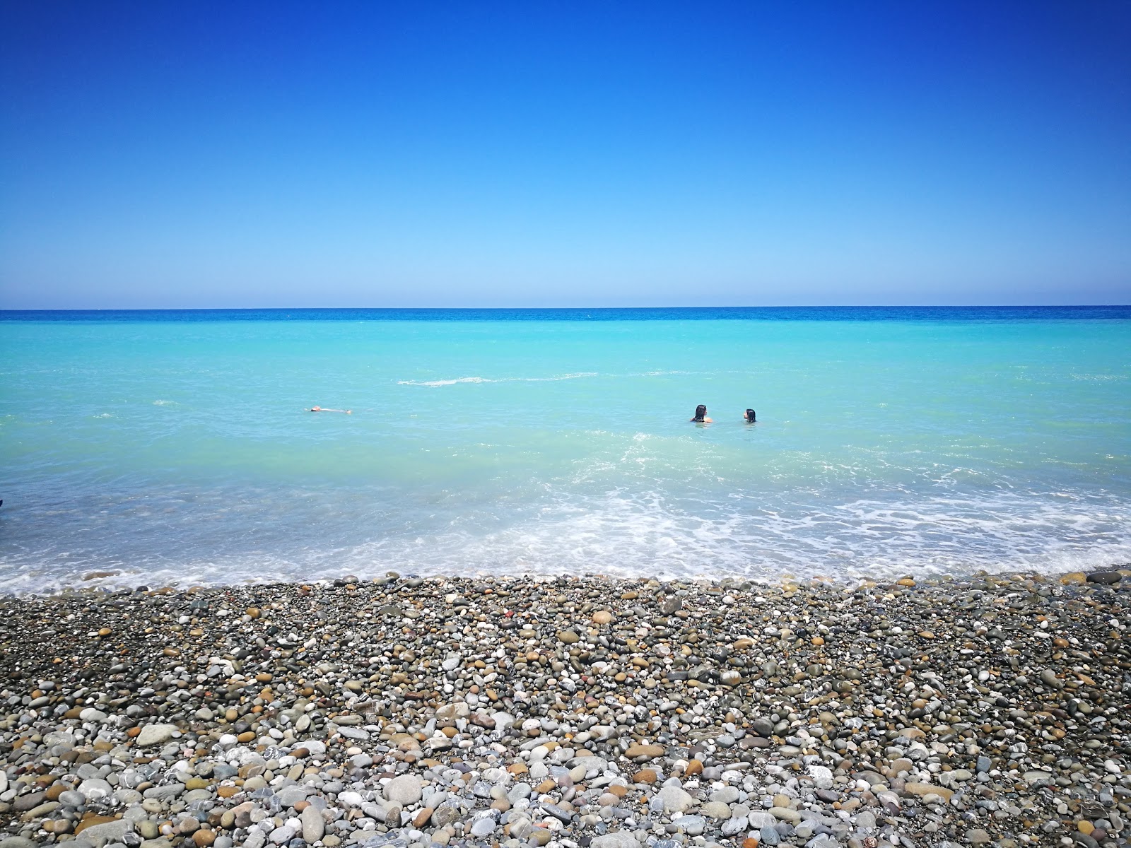 Fotografie cu Spiaggia Sant'Agata di Militello zonele de facilități