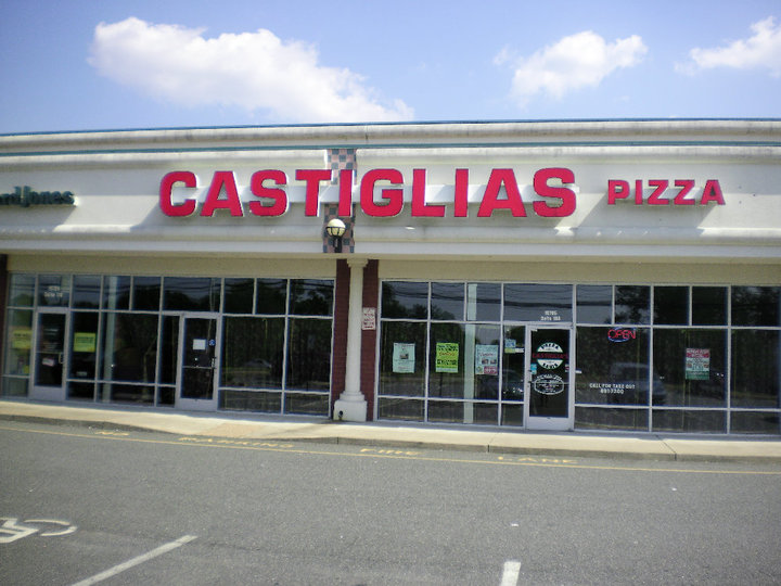 Castiglia's Italian Restaurant & Pizzeria 22407