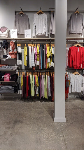 Sportswear Store «lululemon», reviews and photos, 8200 Vineland Ave #1035, Orlando, FL 32821, USA