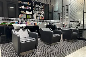 The Loft Fifth Avenue Beauty Lounge - Al Rahmania Mall image