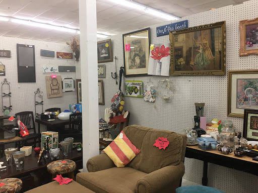 Flea Market «White Elephant Vendors Market», reviews and photos, 8523 Terry Rd, Louisville, KY 40258, USA