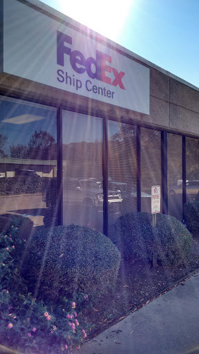 Shipping and Mailing Service «FedEx Ship Center», reviews and photos, 1500 Westpark Dr, Little Rock, AR 72204, USA