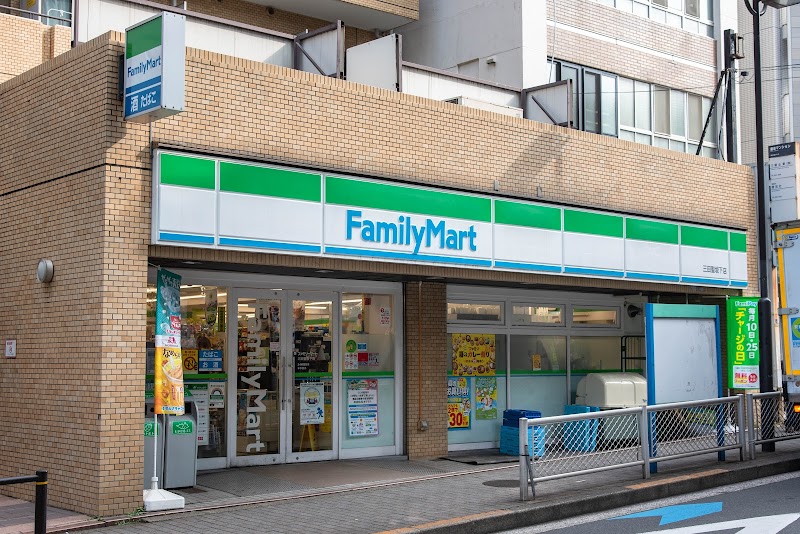 ファミリーマート 三田聖坂下店