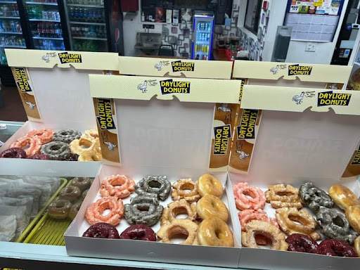 Coffee Shop «Daynight Donuts», reviews and photos, 2234 Fairgrounds Rd NE, Salem, OR 97301, USA