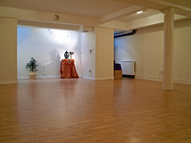 Reviews of Yogasarvasya | Bonar Hutchison Iyengar Yoga Teacher in Glasgow - Yoga studio