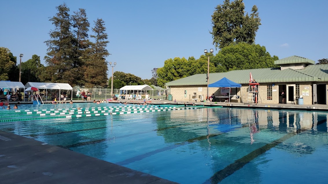 Photo of Los Flores Pool in La Verne