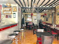 Atmosphère du Restaurant servant du couscous Au Rendez-Vous de Montmartre à Paris - n°9
