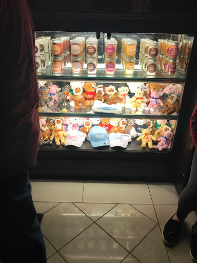 Restaurant «The Cheesecake Factory», reviews and photos, 2402 East Camelback, Phoenix, AZ 85016, USA