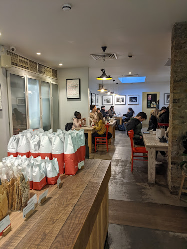 Comments and reviews of GAIL's Bakery Exmouth Market