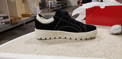 Shoe Store «DSW Designer Shoe Warehouse», reviews and photos, 276 New Britain Ave, Plainville, CT 06062, USA