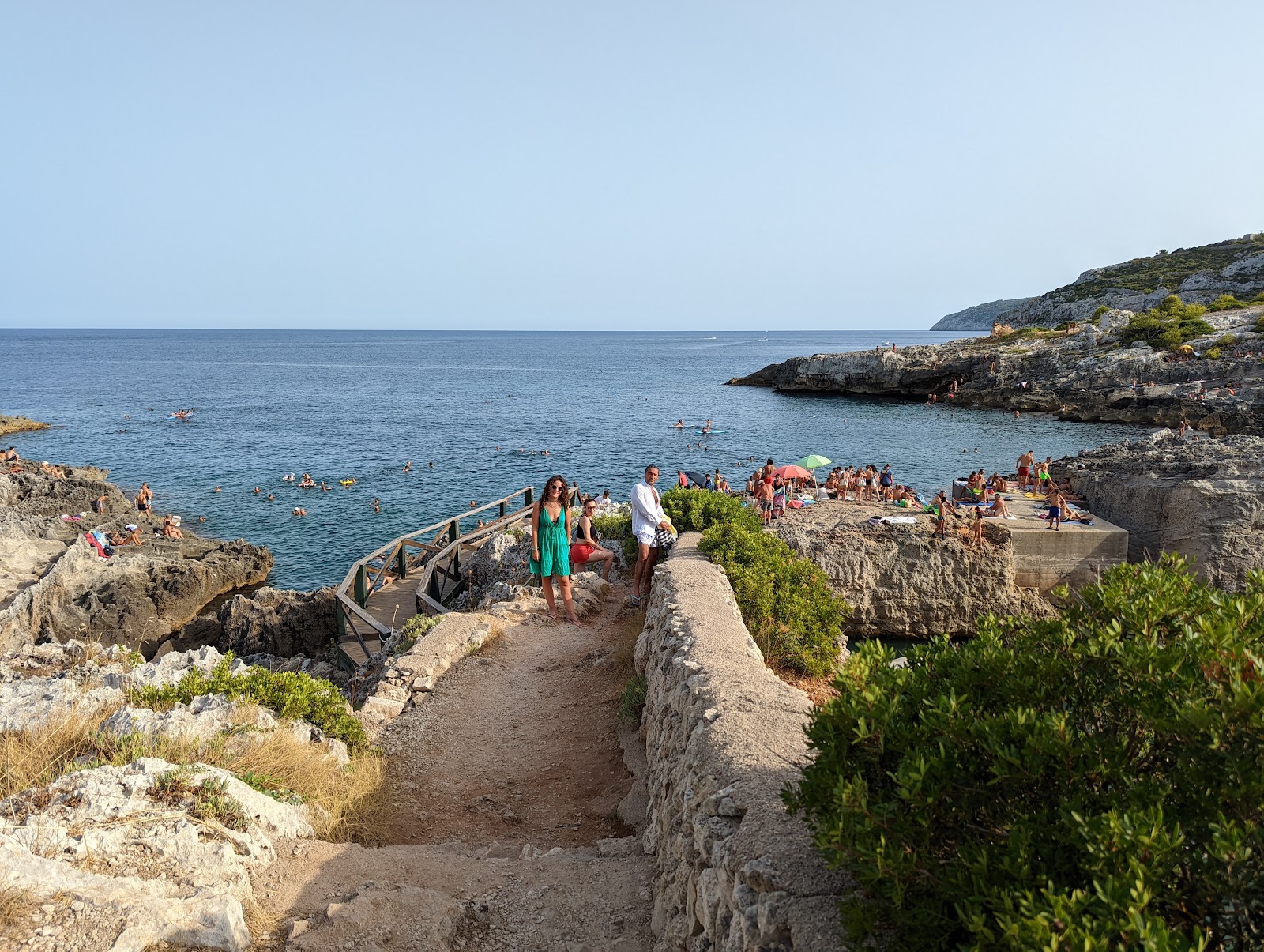 Torre di Novaglie Beach'in fotoğrafı - rahatlamayı sevenler arasında popüler bir yer