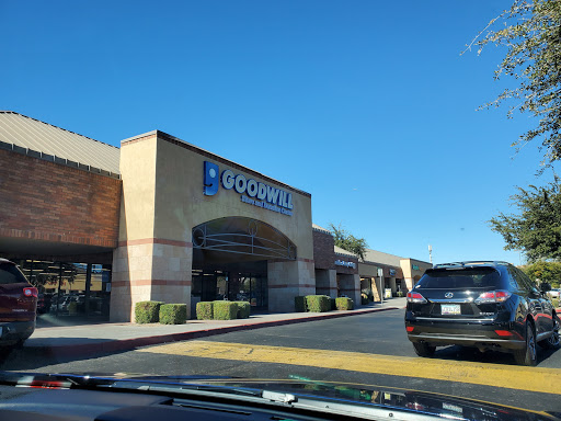 Thrift Store «Thunderbird & Scottsdale Goodwill Retail Store & Donation Center», reviews and photos, 14202 N Scottsdale Rd, Scottsdale, AZ 85254, USA