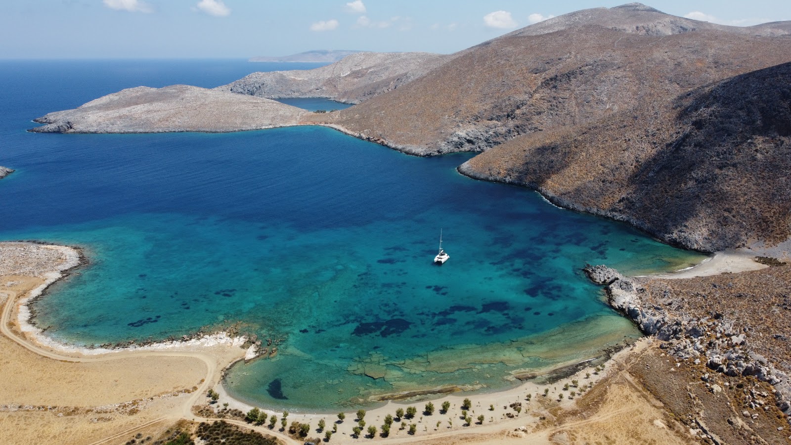 Fotografija Paralia Panormos z turkizna čista voda površino