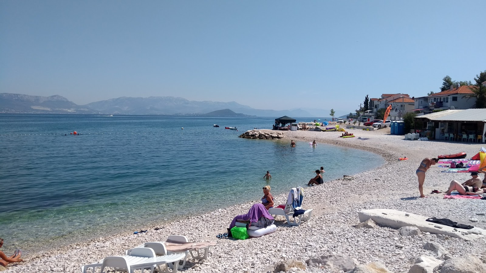 Foto di Krcica beach con una superficie del ciottolo leggero