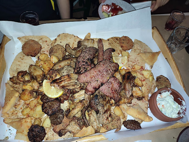 Opinii despre Έντεχνος Καφενές Φαμελιά în Περιστέρι - Εστιατόριο