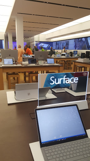 Computer Store «Microsoft Store - International Plaza», reviews and photos, 2223 N Westshore Blvd, Tampa, FL 33607, USA