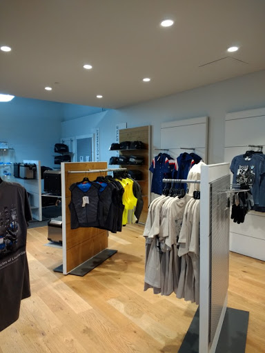 BMW Motorcycle Dealer «BMW Motorcycles of Louisville», reviews and photos, 1700 Arthur St, Louisville, KY 40208, USA