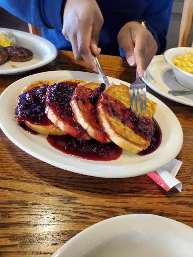 American Restaurant «Cracker Barrel Old Country Store», reviews and photos, 6055 Som Center Rd, Willoughby, OH 44094, USA