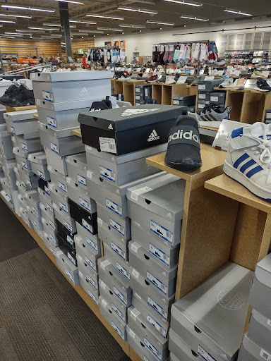 Shoe Store «DSW Designer Shoe Warehouse», reviews and photos, 10060 Reisterstown Rd, Owings Mills, MD 21117, USA