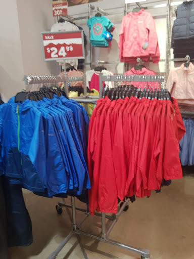 Sportswear Store «Columbia Sportswear Outlet», reviews and photos, 6800 Oxon Hill Rd #600, Oxon Hill, MD 20745, USA