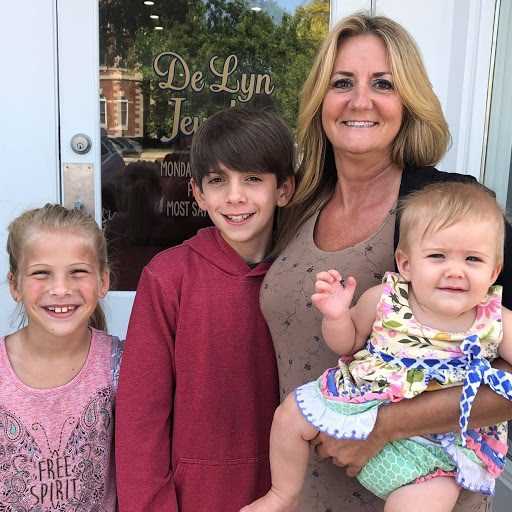 Jewelry Store «DeLyn Jewelry», reviews and photos, 29 E Washington St, Martinsville, IN 46151, USA