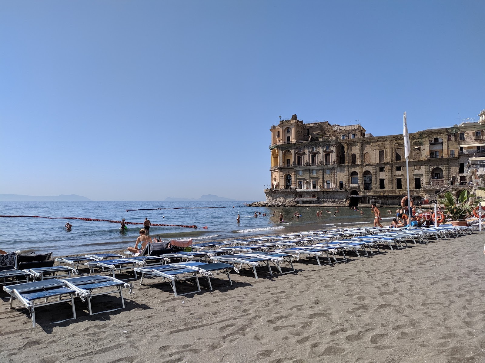 Foto de Spiaggia di via Posillipo II con parcialmente limpio nivel de limpieza