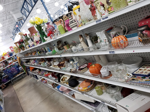 Thrift Store «Goodwill Wesley Chapel Superstore», reviews and photos, 2390 Willow Oak Dr, Wesley Chapel, FL 33544, USA