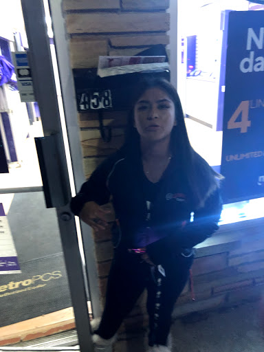 Cell Phone Store «MetroPCS», reviews and photos, 458 N Cedar Lake Rd, Round Lake, IL 60073, USA