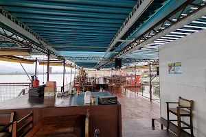 Restaurante Flutuante Caravelas image