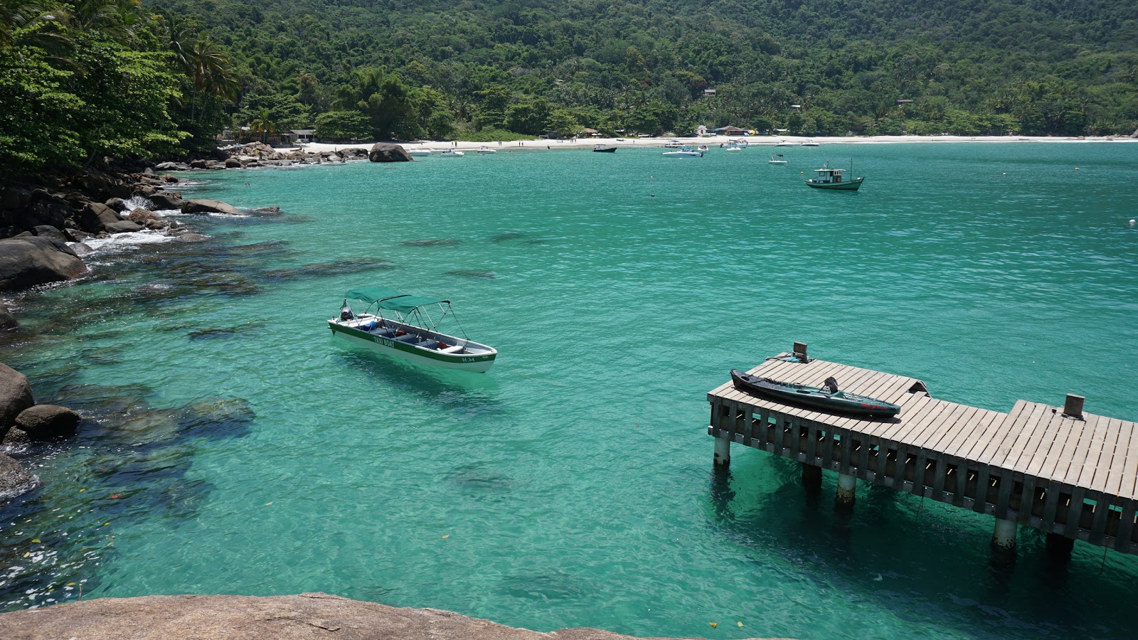 Φωτογραφία του Aventureiro Beach - δημοφιλές μέρος μεταξύ λάτρεις της χαλάρωσης